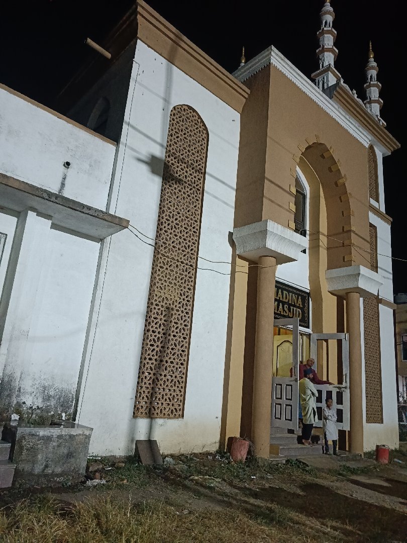 Madina Masjid, Bhattai